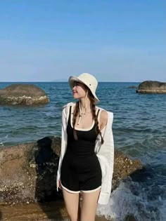 Korean Beach Outfit Aesthetic, Outfit Pantai Korea, Korean Beach Fashion, Sea Outfit Summer, Summer Outfits Beach Swimwear, Korean Beach Outfit, Simple Beach Outfit, Korean Swimwear, Korean Swimsuit