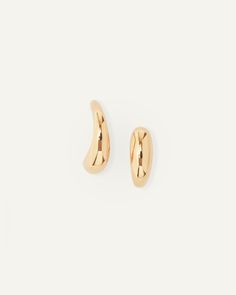 Set of two earrings for one ear. For the double pierced. Long side goes up. Small side goes down. Two Earrings, 2024 Style, Big Earrings, Small Earrings, Gold Set, The Double, Jewelry Care, Plating, Brass