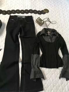 Dark Cool Outfits, Black Dressing Pants Outfit, Dark Fem Clothes, Cafe Work Outfit, Vintage Alt Outfits, What To Wear With Black Flare Jeans, Balanced Torso Outfits, Elegant Alternative Outfit, Formal Alt Outfits