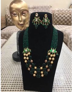 Royal Sabyasachi Neckless/Sabyasachi jewelry/Sabyasachi choker/Navratana Neckless set/bollywood jewelry/Indian choker/Indian wedding set Is Inspired By Sabyasachi Wedding Kundan jewelry Such intricate detailing in this Inspired Heritage Royal Set with Green Emerald setting stones and Flawless Polki and Diamond work. This set will surely make heads turn .. Finest Kundan work . *Necklace length can be adjusted thorough Dori/cord on the back. Highest quality and best craftsmanship Earrings have Pus