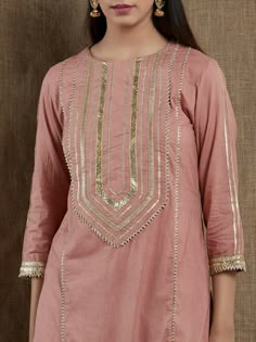 ★✶ Ladies Neck Designs Pakistani, डिजाइनर कपड़े, Designer Kurti Patterns, Simple Kurti Designs, Neck Designs For Suits, Gotta Patti, Long Kurti Designs