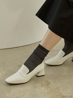 Editor's NotesByeuuns's modern shoes made of glossy leather can be matched well with daily summer stylings.- Modern and simple mood- Chic slim square toe- Wide and stable heel shape- Comfortable fit- Non-slip outsole- Daily point itemMeasurements(in.)- Sie KR 225MM ~ 250MM (US 5.5 - US 8)- Heel height : 2.0 in.*Fits true to the size.*If you want to change the heel height to 2CM  3CM  4CM  6CM  please leave a request through the customer service. Composition & Care- Cowhide  Pig skin- Na Modern Loafers With Padded Heel And Round Toe, Summer Leather Court Shoes With Square Toe, Modern Loafers With Sculpted Low Heel, Square Toe Loafers For Office In Summer, Casual Square Toe Heels With Leather Sole, Square Toe Loafers For Summer Office Wear, Modern Slip-on Court Shoes For Spring, Chic Square Toe Loafers For Summer, Square Toe Summer Loafers For Office