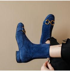 Low Heels Shoes, Heels Shoes For Women, Hoof Heels, Round Toe Boots, Women Back, Modern Boots, Boot Jewelry, Boots Casual, Low Heel Shoes