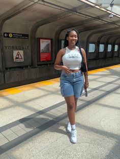 Corteiz tank top, rtw, black girl, streetwear Model Instagram : @1.tgd_ Streetwear Model, Tank Top Outfit, Girl Streetwear, Streetwear Inspo, Tank Top Outfits, Different Aesthetics