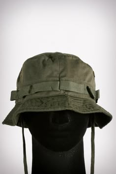 Bulletproof Clothing, Adventure Fashion, Hugo Pratt, Army Shorts, Tactical Hat, Military Man, Army Cap, Survival Equipment, Practice Outfits