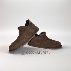 High-top slippers made of 100% sheepskin, handmade in Europe Luxurious very cozy warm slippers. High-quality material and careful finish ensure everyday comfort and convenience. Size chart: 8US/7UK/41EU/26,5cm/10,4inch 9US/8UK/42EU/27cm/10,6inch 10US/9UK/43EU/27,5cm/10,8inch 11US/10UK/44EU/28,5cm/11,2inch 12US/11UK/45EU/29cm/11,4inch 13US/12UK/46EU/29,5cm/11,6inch Winter Slip-on Slippers With Rubber Sole, Casual Brown Sheepskin Slippers, Brown Slippers With Suede Lining And Round Toe, Winter Slip-on Slippers With Leather Sole, Winter Soft Sole Slip-on Slippers, Winter Leather Sole Slip-on Slippers, Brown Round Toe Slippers With Suede Lining, Indoor Slip-on Slippers With Leather Footbed, Brown Suede-lined Round Toe Slippers