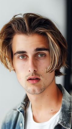 Easy Elegance: 24 Middle Part Hairstyles for Men Middle Part With Highlights, Quiff Hairstyles Men, Short Mullet, Middle Hair, Old Hairstyles, Quiff Hairstyles, Hairstyles Men