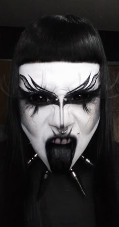 Satanic Makeup, Gothic Clown Makeup, Horror Makeup Ideas, Black Halloween Makeup, Witch Ideas, Trad Goth Makeup, Rock Makeup, Creepy Makeup