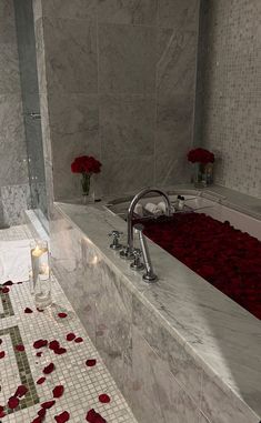 Rich Wife Lifestyle, Romantic Bathroom Decor, Classy Fashion Chic, Bath Aesthetic, Manifesting Vision Board, Rose Bath, Cute Couple Gifts, Girl Boss Motivation, Scenery Pictures