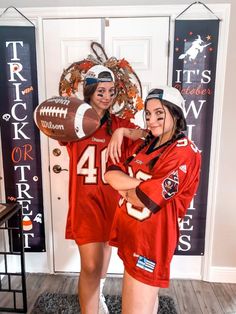 Football Halloween Costume, Halloween Costumes For College, Group Costume Ideas, Teenage Halloween Costumes, College Halloween Costumes, Make Carnaval, Friend Costumes, Cute Group Halloween Costumes, Halloween Costumes For Teens Girls