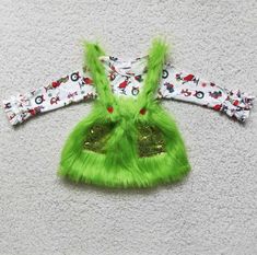 Grinch inspired Christmas Outfit! Christmas Gift Photography, Silk Milk, Light Up Dresses, Fur Skirt, Boys Christmas Outfits, Fur Dress, Gifts Photography, Green Fur, Christmas Skirt