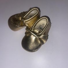 Gold baby shoes #babyshoes Gold Baby, Unisex Baby, Baby Shoes, Old Navy, Navy, Gold