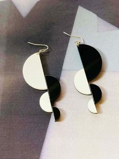 Retro Black Round Earrings, Black Retro Earrings, Modern Black Geometric Earrings, Modern Black Circular Jewelry, Trendy Black Geometric Earrings, Black Geometric Jewelry, Trendy Black Geometric Jewelry, Corbusier Architecture, Le Corbusier Architecture