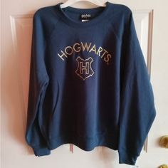 Harry Potter Hogwarts Ladies Sz Small Sweatshirt New With Tags. Made Of Soft Polyester & Rayon Blend Hogwarts Sweater, Hogwarts Sweatshirt, Harry Potter Sweater, Bird Hoodie, Harry Potter Merch, Harry Potter Sweatshirt, Pink Crewneck Sweatshirt, Black Crewneck Sweatshirt, Crewneck Sweatshirt Women