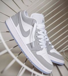 Aj1 Low, Jordan 1 Low White, Cheap Jordan Shoes, Nike Shoes Girls, Basket Style, Nike Fashion Shoes, Preppy Shoes, Pretty Shoes Sneakers