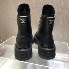 Size: 35-47 It comes with Dust box, Care manual, Tag, and Paper bag.Size Guide: Fendi Boots, Chanel Crossbody, Bill Of Sale, Luxury Shoes Women, Replica Shoes, Trendy Shoes, Shoe Game, Luxury Shoes, Lace Up Boots