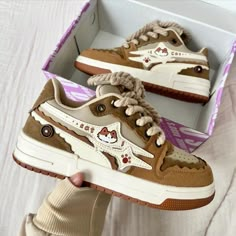 Fendi Shoes Men, Grunge Shoes, Hello Kitty Shoes, Pretty Sneakers, Kawaii Pens, Preppy Shoes, Expensive Shoes