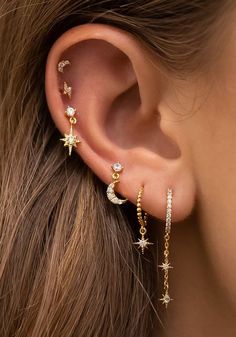 Minimalist Ear Piercings, Earring Stacks, Ear Stacks, Unique Ear Piercings, Earring Stack, Pretty Ear Piercings, Earring Inspo, Piercing Inspo, Ear Stack