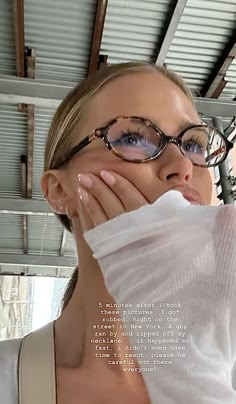 Office Glasses Women, Fake Glasses Outfit, Glasses Frames For Women 2025, Cute Glasses For Women Aesthetic, It Girl Glasses, Best Sunglasses For Face Shape, 2025 Glasses Frames Women, Glasses 2025 Trend Women, Prescription Glasses Aesthetic