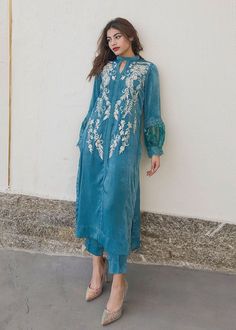 Silk Kameez, Net Sleeves, Estilo Hijab, Velvet Dress Designs, Kurta Set For Women, Casual Indian Fashion, Pakistani Fashion Party Wear, Salwar Kamiz