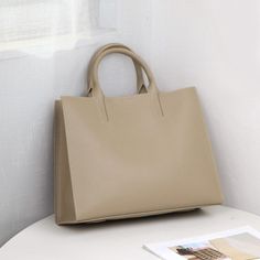 Looking to give your business style a modern update? Consider choosing this stylish women's tote bag. With its vertical square shape, it exudes elegance and sophistication. Crafted from genuine leather, it offers both durability and a touch of luxury. The solid pattern adds a sleek and professional touch, while the large capacity ensures ample space for all your essentials. Upgrade your style and make a statement with this fashionable and functional handbag.Specifications With/without interlining: Yes Texture: Cowhide Style 2: Fashion Trend Style: Shoulder Bag Style: Business Size: Medium Shoulder Strap Style: Single Root Shape: Satchels Shape: Verticle square Popular Style Name: Tote Bag Popular Elements: Contrast Color Place Of Origin: GUANG DONG Province Pattern Type: Solid Pattern: Sol Mobile Wallet, Business Briefcase, Bag Suitcase, Fashion Tote Bag, Business Style, Computer Bag, Changing Bag, Mobile Phone Bag, Computer Bags