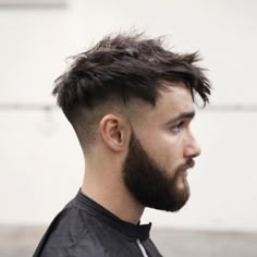 Quiff Hairstyles Medium Fade Haircut, Haircut And Beard, Long Messy Hair, Fade Haircut Styles, Cool Short Hairstyles, Men Hairstyle, Men's Hairstyle