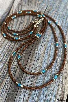 Olivia Mark – Collar de cuentas de doble capa – Olivia Mark Español Brown Beaded Necklace, Layered Beaded Necklaces, Diy Jewelry Necklace, Beaded Necklace Diy, Necklace Patterns, Handmade Jewelry Tutorials, Brown Pattern, Handmade Wire Jewelry, Homemade Jewelry