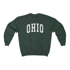 Ohio College Style Sweatshirt (Unisex) --- - This soft sweatshirt has a loose fit for a comfortable feel - Durable print - Loose fit - 50% Cotton; 50% Polyester (fibre content may vary for different colors) - Runs true to size --- Thanks for visiting our store! --- Shipped from our partner in the US --- You can find even more sweatshirts here: https://www.etsy.com/shop/lukassfr Casual Cotton Sweats For Campus, Casual Sweatshirt With Letter Print For Campus, Campus Relaxed Fit Sweatshirt With Text Print, Casual Text Print Sweats For College, Casual College Sweats With Text Print, Fleece Crew Neck Top For Campus, Fleece Crew Neck Top, Casual Tops With Lettering For Campus, Casual Campus Tops With Lettering