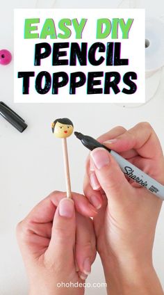 a person holding a pencil with the words easy diy pencil toppers on it