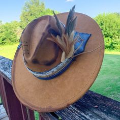 Cowboy Hat Crafts, Cowboy Hats Women, Hat Burning, Custom Cowboy Hats, Country Glam, Hat Bar, Glam Boho, Mens Hats Fashion, Hand Burn