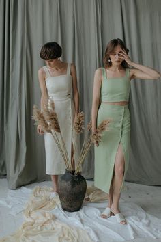 Pistachio Color, Diy Vetement, Linen Fashion, Skirt And Top, Linen Skirt, Linen Clothes, Fashion Editorial, Shibori, Style Outfits