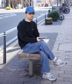 Winter Outfits Japan Street Style, New Balance 993 Outfit Men, Japanese Minimalist Fashion Men, Grey Sneakers Outfit, Japan Men Fashion, New Balance 530 Outfit, Nb 530, Oversized Street Style, Japanese Minimalist Fashion