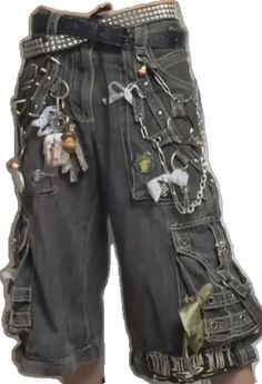 Tripp Shorts Outfit, Diy Cargo Shorts, Diy Punk Clothes Ideas, Mall Goth Masc, Industrial Outfit, Tripp Shorts, Junk Fashion, Emo Shorts, Masc Clothing