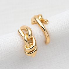 ★ High quality real gold plated brass earring clips, color not easily tarnish, lead nickel free ★ Size: 16x18x7mm approx. Quantity: 10pcs Color: gold Material: gold plated brass ❤ More gold plated brass items here: ❤ https://www.etsy.com/shop/Nbeads?search_query=GB ❤ More metal findings(brass, silver, alloy etc.) here: ❤ https://www.etsy.com/shop/Nbeads?section_id=6656259 Trendy Gold Single Ear Cuff, Trendy Adjustable Gold Cartilage Earrings, Gold Open Ring Earrings As Gift, Gold Metal Cartilage Earrings As A Gift, Trendy Gold Ear Cuff With Ear Wire, Gold Single Ear Cuff As A Gift, Adjustable Gold Wrap Single Earring, Gold Single Ear Cuff, Adjustable Hypoallergenic Gold Wrap Earrings