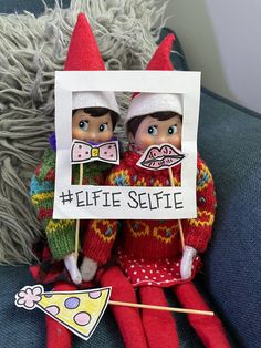 two elfs holding a sign that says effie seite