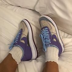 Looks Pinterest, Purple Vintage, Pumped Up Kicks, Fresh Shoes, Hype Shoes, Aesthetic Shoes, Cool Shoes, Shoe Inspo, Nike Purple