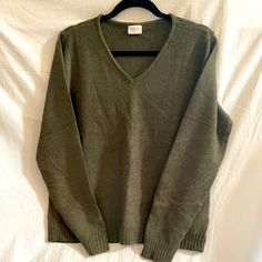 Vila Long Sleeve Sweater V-Neck Long Sleeves Ribbed Waistband In Boxy Style Ultra Soft (No Tag With Materials) Olive Green Juniros Size Xl Soft Fall Aesthetic, Green V Neck Sweater, Forest Green Sweater, Pretty Fits, Green Sweater, V Neck Sweater, School Ideas, Wool Sweaters, Sleeve Sweater