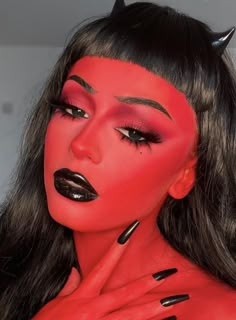 Devil Glam Makeup, Glam Devil Makeup, Red Demon Costume, Demon Halloween Costume Female, Devil Woman Aesthetic, Makeup Diabla, Red Demon Makeup, Devil Make Up, Demon Makeup Female