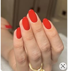 Oval Acrylic Nails, Oval Shaped Nails, Bright Red Nails, London Nails, Casual Nails, Shellac Nails, Fabulous Fall, Oval Nails