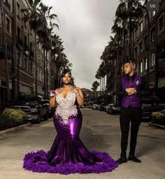 Purple Hoco Couple Outfits, Purple Prom Black Couple, Chubby Prom Dresses, Prom Outfits Couples, Purple Asoebi, Hood Prom, Hoco Couple Outfits, Poses For Dance