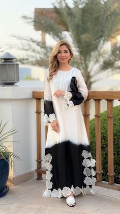 Stylish Dress Designs Pakistani, Pakistani Neck Designs, Eid Outfits Pakistani, Modern Indian Fashion, Pakistani Kurti Designs, Eastern Wear, Fancy Top, Latest Dress Design, Pakistani Wedding Outfits