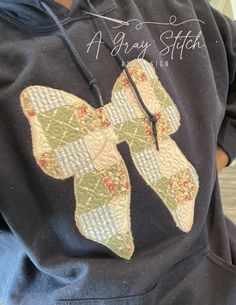 a person wearing a sweatshirt with a bow on it's chest and the words, a way siter