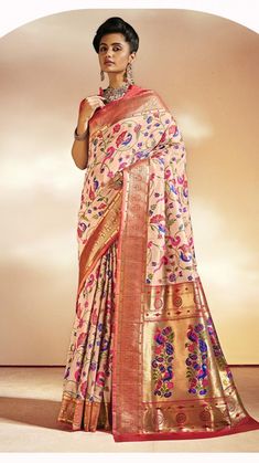 Paithani Saree Wedding, Off White Saree, Paithani Silk Saree, Saree Draping Styles, Traditional Blouse Designs, Paithani Saree, Saree Bollywood, Silk Weaving, Paithani Sarees