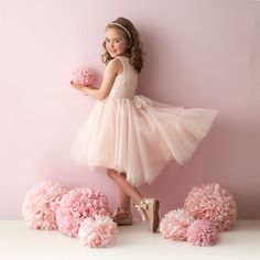 Princess Photo Shoot, Birthday Baby Girl, Creative Advertising Photography, Baby Birthday Dress, Kind Photo, Dress Butterfly, Sisters Photoshoot, Kids Studio, Princess Photo