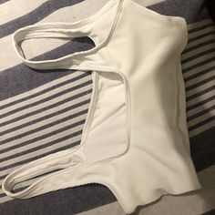 Nwt. Fits Like A Small White Ribbed Swimwear For Summer, Ribbed Tops For The Beach, Summer White Crop Top, Bra Friendly, Casual Ribbed Swimwear For Vacation, White Crop Top For Poolside And Beach Season, Trendy White Seamless Swimwear, White Ribbed Top For Vacation, White Summer Crop Top For Poolside, White Scoop Neck Swimwear For Vacation