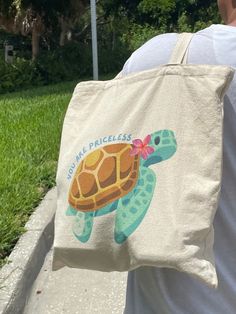 cute sea turtle tote bag!! This is the perfect beach bag! It has a super cute, one of a kind sea turtle design with a "You are priceless" kind and positive message on the front. This bag can fit so much! I am able to fit my laptop, books, beach towel, swimsuit, snacks, etc. If you would like personalized message/words/Bible verse on your tote along with the turtle design, please message me and I would be happy to create a custom product just for you! ♡ ♡ This 100% cotton bag comes in one size - 15" x 16"- perfect for everyday wear. While the canvas material will show off your designs in great colors, it's durable and will last for years. The bag features 20" handles (made from the same canvas), making it easy to carry even with a week's worth of shopping. .: 100% cotton canvas .: Available Bag For Beach Summer, Beach Tote Bag Painting Ideas, Cute Canvas Tote Bags, Cute Canvas Beach Tote Bag, Tot Bag Design Ideas, Cute Gift Bag Ideas, Cute Tote Bag Ideas, Beach Gifts Ideas, Ideas Para Hacer En Verano