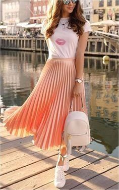 Peach Skirt, Rok Outfit, Skirt Outfit Ideas, Midi Skirt Outfit, Sneakers Fashion Outfits, Skirt And Sneakers, Trendy Skirts, Pleated Skirts