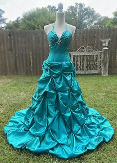 Joli Prom NWT Formal Ball Gown Green Beaded Sequin Halter Dress Women’s Size 8 | eBay Ball Gown Green, Gown Green, Sequin Halter Dress, Formal Ball Gown, Sequin Halter, Prom Formal, Dress Inspo, Ball Gown, Ebay Finds