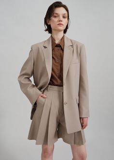 Color: Beige Midweight woven fabric Regular fit Pleated front detailing Side seam pockets Back flap pockets Belt loops Zip fly Hook and bar closure Unlined 60% Cotton 40% Polyester Dry Clean By The Frankie Shop. Imported Summer Fashion Ideas, Paris Store, The Frankie Shop, Denim Suit, Classic Trousers, Frankie Shop, Blazer Beige, Construction Details, Shorts Sweatpants