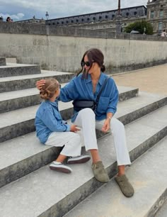 Mom Inspo, Casual Chic Fall, Fall Winter Capsule Wardrobe, Birkenstock Clogs, Minimal Wardrobe, Boston Clog, Free People Clothing, Fall Capsule Wardrobe, Minimal Style